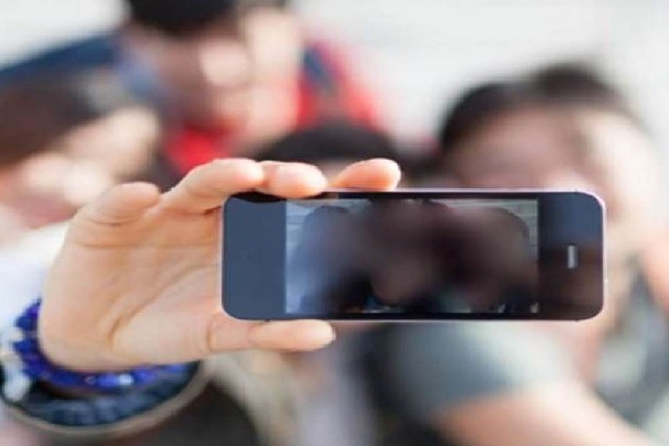 Selfie craze claims one person in Tanuku