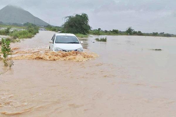 2 killed as heavy rains lash AP