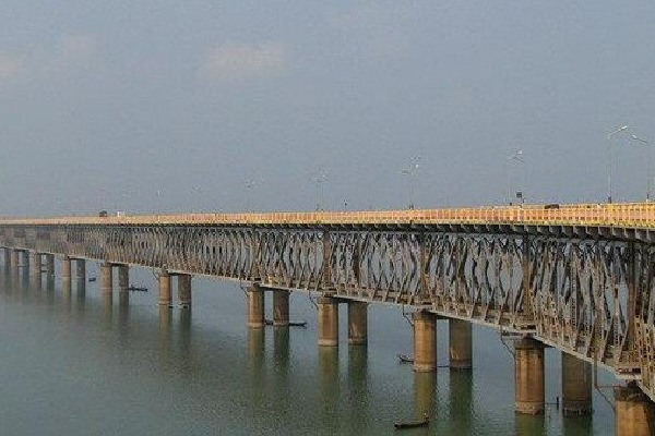 Rajamahendravaram  Road-cum-rail bridge to be closed for one week