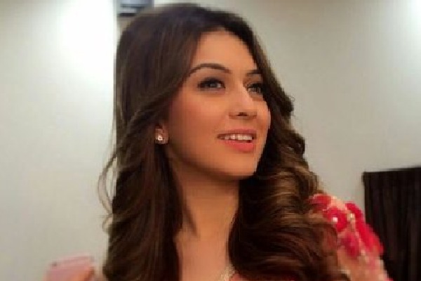 Is Hansika Motwani tying nuptial knot with Mumbai-based businessman at Jaipur fort?