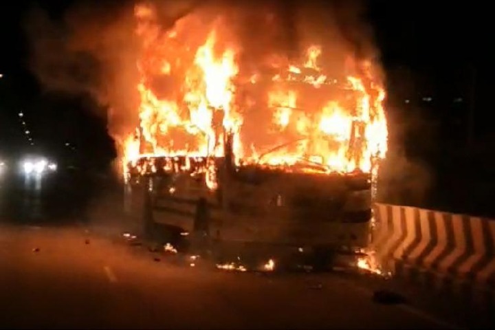 Bus burnt to ashes in Krishna district, passengers escape