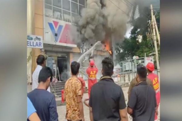 Massive fire breaks out at Vishal Marts in Vizianagaram
