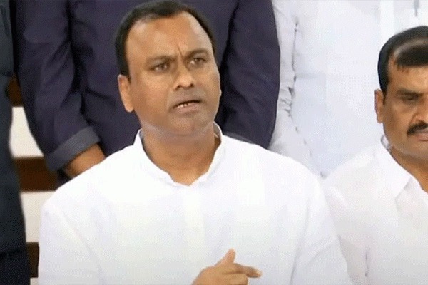 Explain Rs 5 cr bank transfer, EC asks Komatireddy