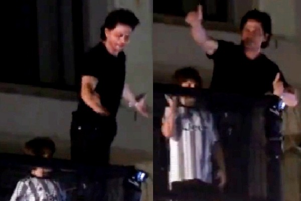 SRK greets hoards of fans outside Mannat on birthday