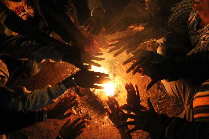 Cold wave grips Telangana, mercury dips below 10-degree C