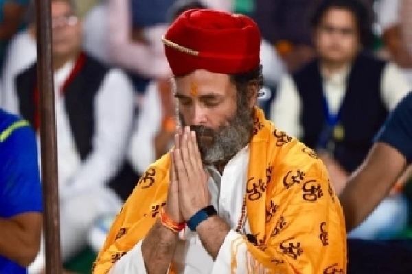 Bharat Jodo Yatra: Rahul prays at Omkareshwar temple in MP