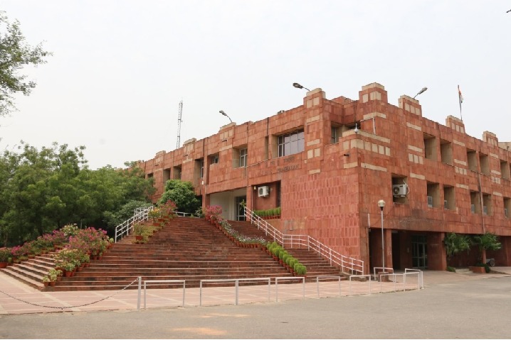 Anti-Brahmin-Baniya slogans on walls of JNU spark controversy
