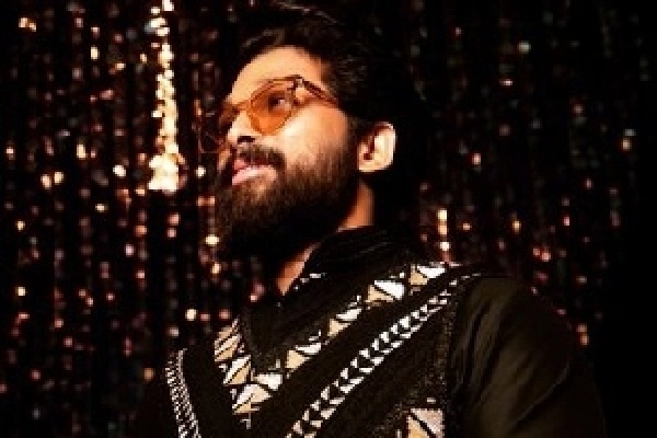 Allu Arjun addresses Russian fans in their local language and Pushparaj style