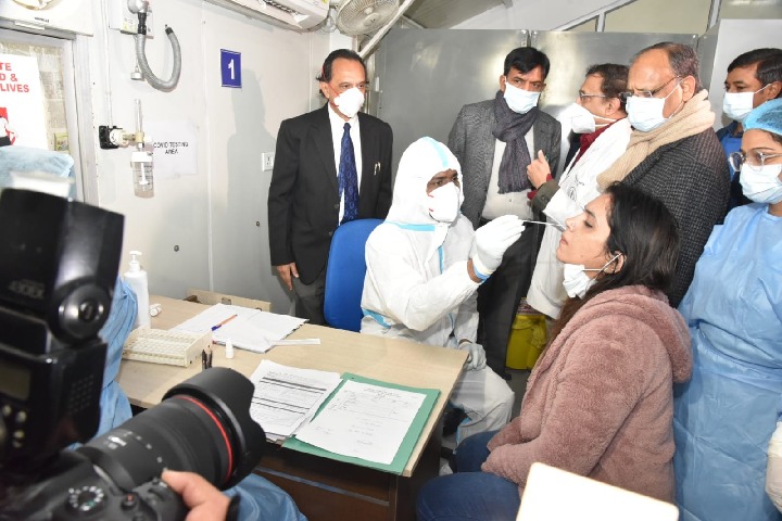 Mandaviya visits Safdarjung Hospital to review Covid preparedness