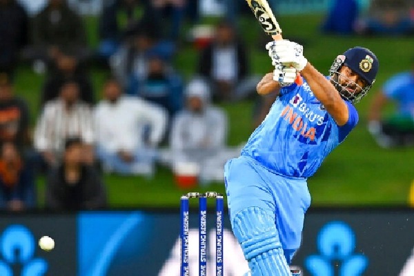 PM Modi speaks to Pant's family, inquires about cricketer's health