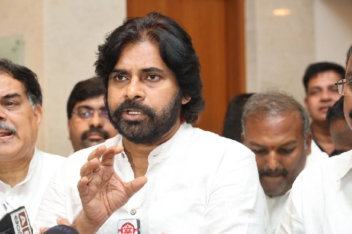 Kapu leader ends fast after appeal by Pawan Kalyan
