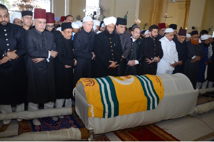 8th Nizam buried at Hyderabad's Mecca Masjid with state honours