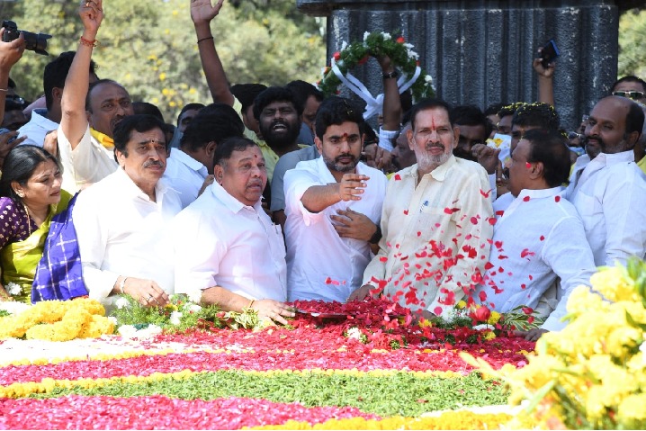 Lokesh pays tributes to NTR ahead of 4,000 km-long padyatra