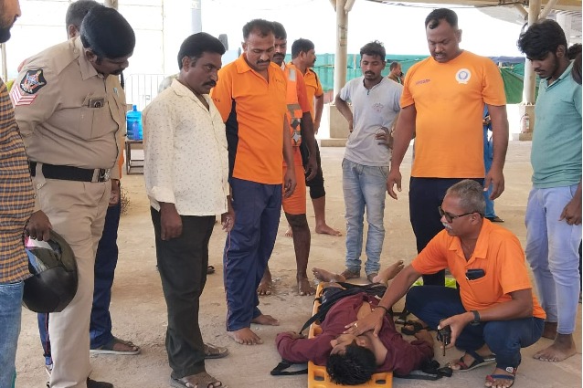 Andhra SDRF team rescues man who jumped into river