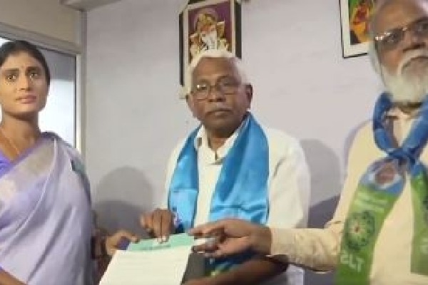 YS Sharmila meets TJS chief Kodandaram, urges him to lead T-SAVE