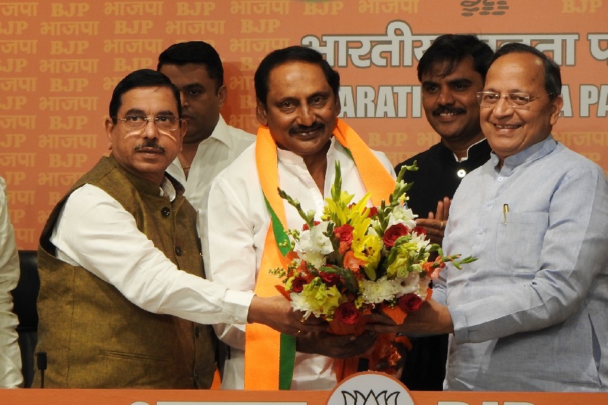 Jolt to Congress: Former Andhra CM Kiran Kumar Reddy joins BJP
