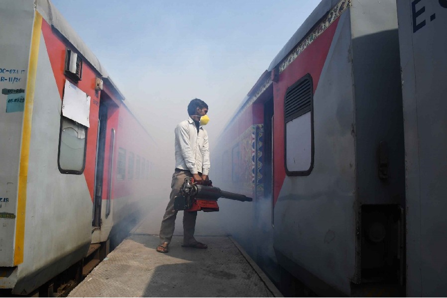 Smoke in Chennai-Delhi Rajdhani Express triggers panic