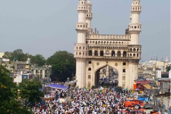 Traffic curbs around Charminar for Jummat-ul-Vida prayers