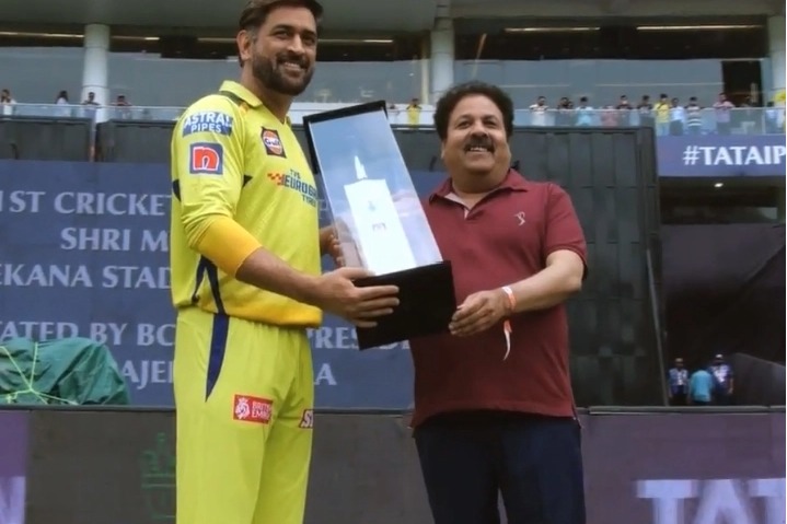 IPL 2023: Dhoni felicitated by BCCI vice-president for his first match at Ekana Cricket Stadium