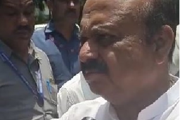 Tussle for CM post reflects the situation in Congress: Bommai