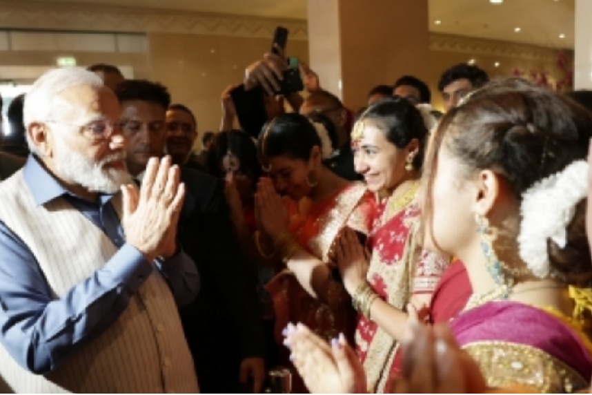 Egyptian woman welcomes PM Modi with song from 'Sholay'