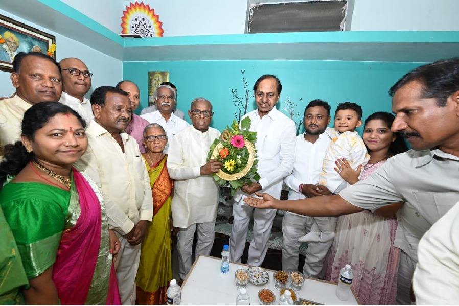 KCR steps up efforts to unveil ‘Mahojwala Bharat’