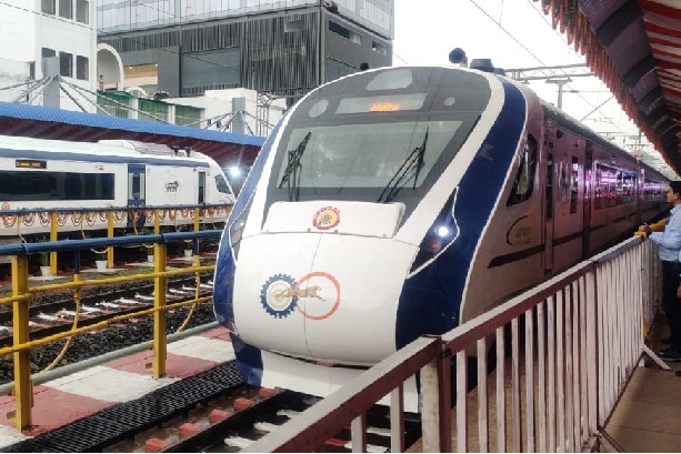 PM Modi flags off 5 Vande Bharat Express trains from Bhopal