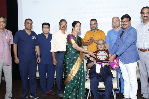 కిమ్స్ హాస్పిటల్స్ లో లైవ్ చర్మ సౌందర్య శస్త్రచికిత్స