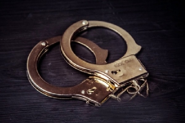 2 held with gold valued at Rs 1.12cr at Hyderabad airport