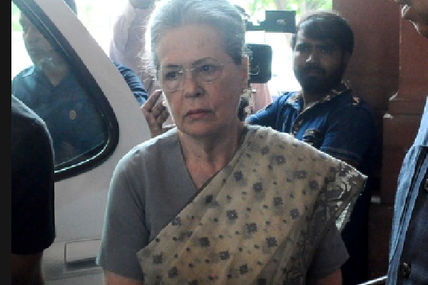 Sonia Gandhi leads from front amid Smriti Irani’s verbal attacks