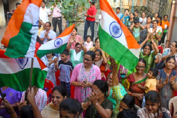 Twitterati hails ISRO as Chandrayaan-3 lands successfully on the moon