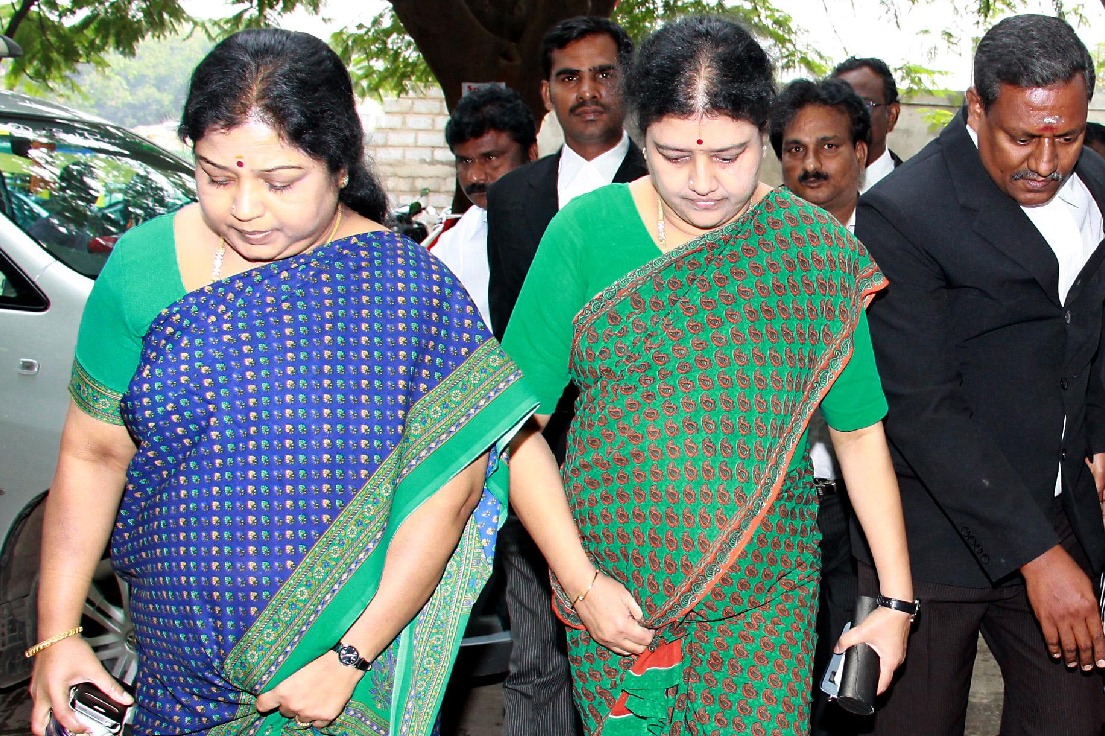 Karnataka Lokayukta special court issues non bailable warrant against Sasikala, Ilavarasi