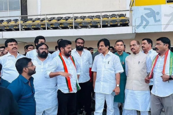 Venugopal in Hyderabad to review arrangements for CWC meet, rally