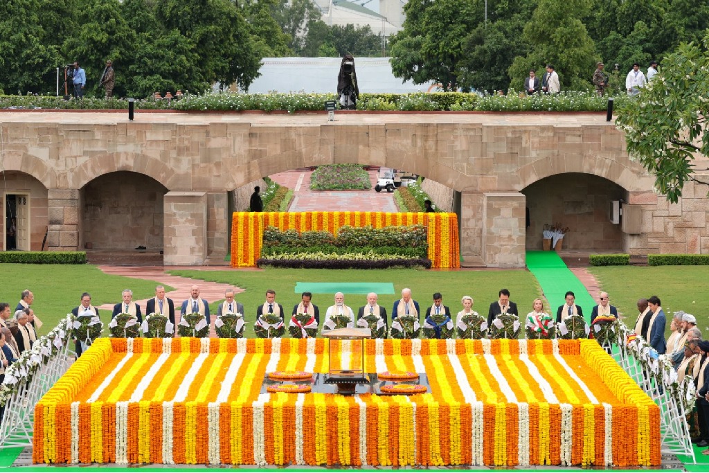 World leaders pay tribute to Mahatma Gandhi at Rajghat
