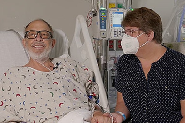 US surgeons perform 2nd-ever pig heart transplant to save dying man