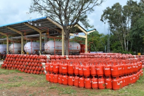 Commercial LPG cylinder price hiked by huge Rs 209 in setback to consumers
