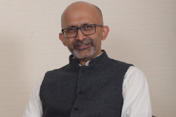 Indian robotic surgeon among 3 winners of top global robotic surgery competition