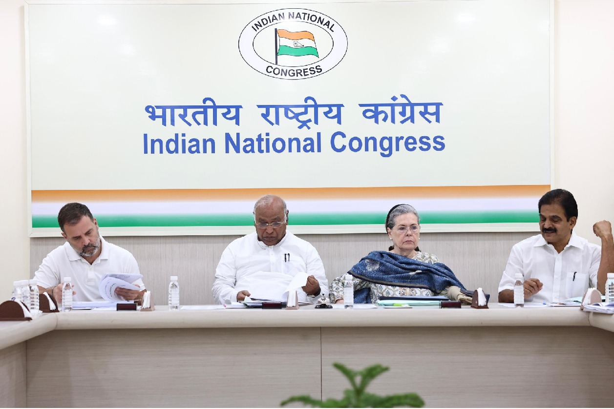 Sonia, Rahul shoot down candidature of 'rebel' minister Dhaliwal for Rajasthan polls