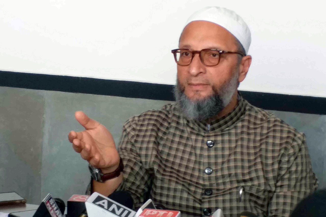 PM must bring back ex-Navy officials from Qatar: Owaisi