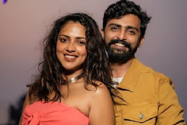 Amala Paul shares dreamy pictures with fiance Jagat Desai from Goa vacation