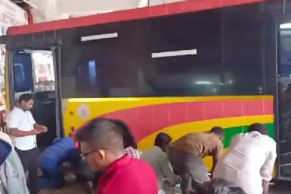 Rs 10 L ex-gratia to families of Vijayawada bus accident victims