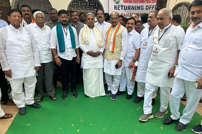 Siddaramaiah asks KCR to visit Karnataka to see implementation of 5 guarantees