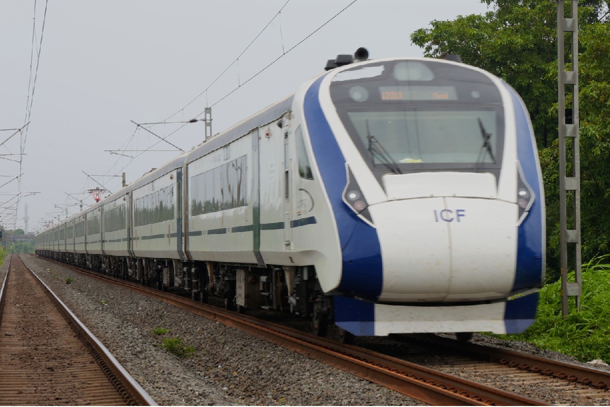 Stones pelted at Vande Bharat train in UP