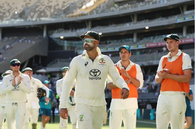 AUS v PAK: Nathan Lyon joins 500 Test wickets club as Australia thrash Pakistan by 360 runs