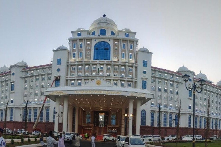 Telangana’s new government transfers 16 IAS officers