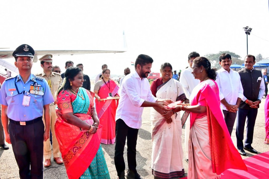 President returns from Hyderabad after southern sojourn