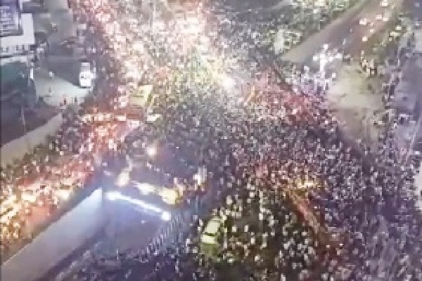 Millions of Marathas march to Mumbai for quotas, to reach capital in night