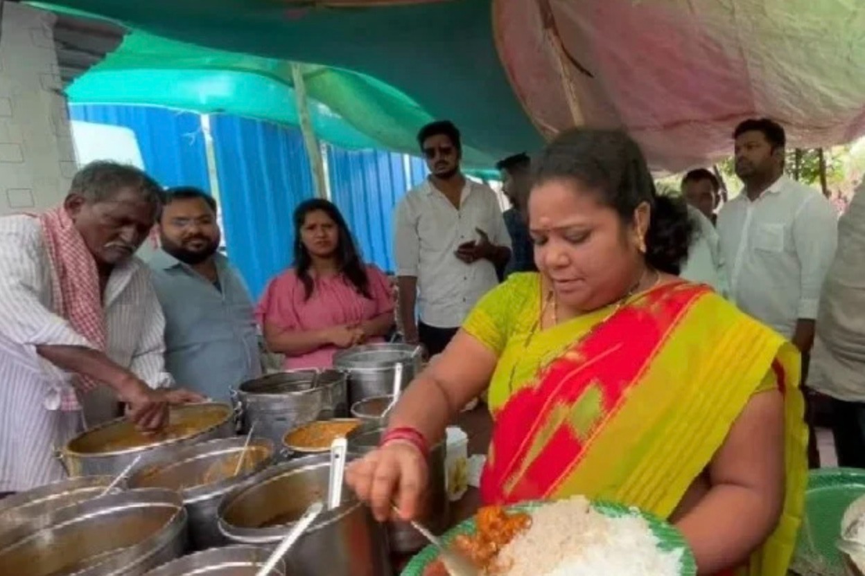 Street food Vendor Kumari Aunty Overwhelmed by Chief Minister's Support