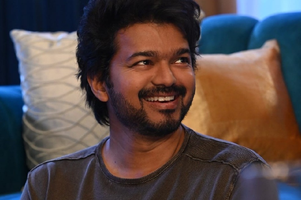 'Thalapathy' Vijay thanks people for wishing him on joining politics