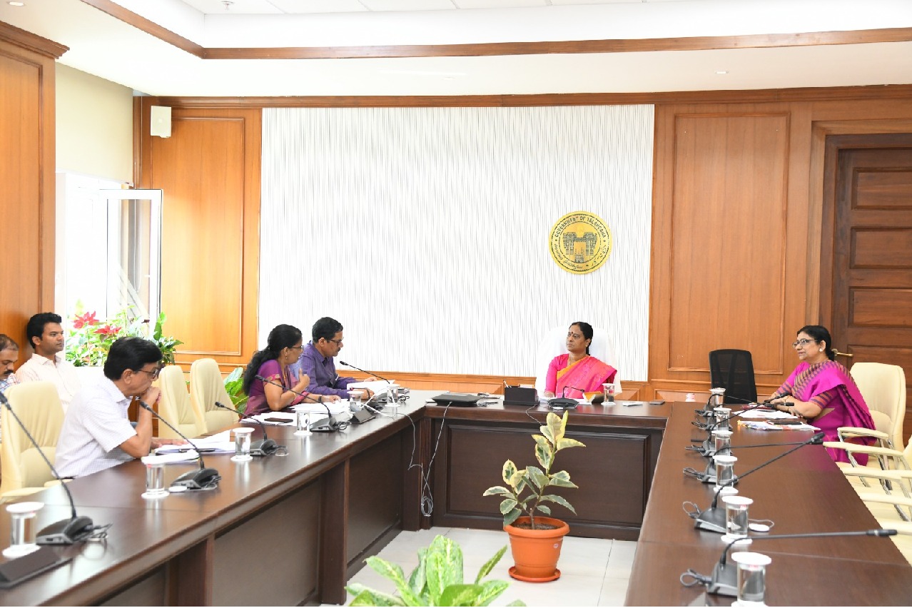  హరితనిధిపై అటవీ, పర్యావరణ, దేవాదాయ శాఖ మంత్రి కొండా సురేఖ సమీక్షా సమావేశం